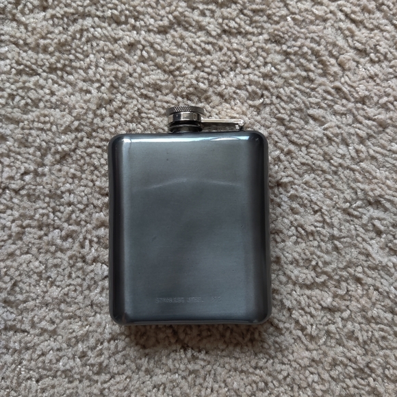 NEW Peter Werth Flask - Picture 2 of 6